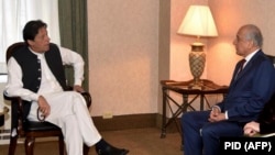 زلمي خلیلزاد او عمران خان په نیویارک کې. ۲۰۱۹، ۲۲ سېپټېمبر 