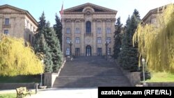 Խորհրդարանի շենքը, արխիվ