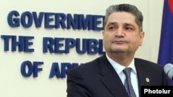 Վարչապետ Տիգրան Սարգսյանը ճեպազրույցի ժամանակ, արխիվ