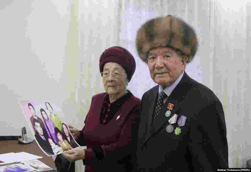 60 жыл бирге түтүн булаткан журналист, маданияттын мыкты кызматкери Шаймерден Керимбаев менен Шакен Ниязалиева. 