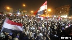 Pristalice Mohameda Morsija, kandidata Muslimanskog bratstva, protestuju protiv odlaganja izbornih rezultata