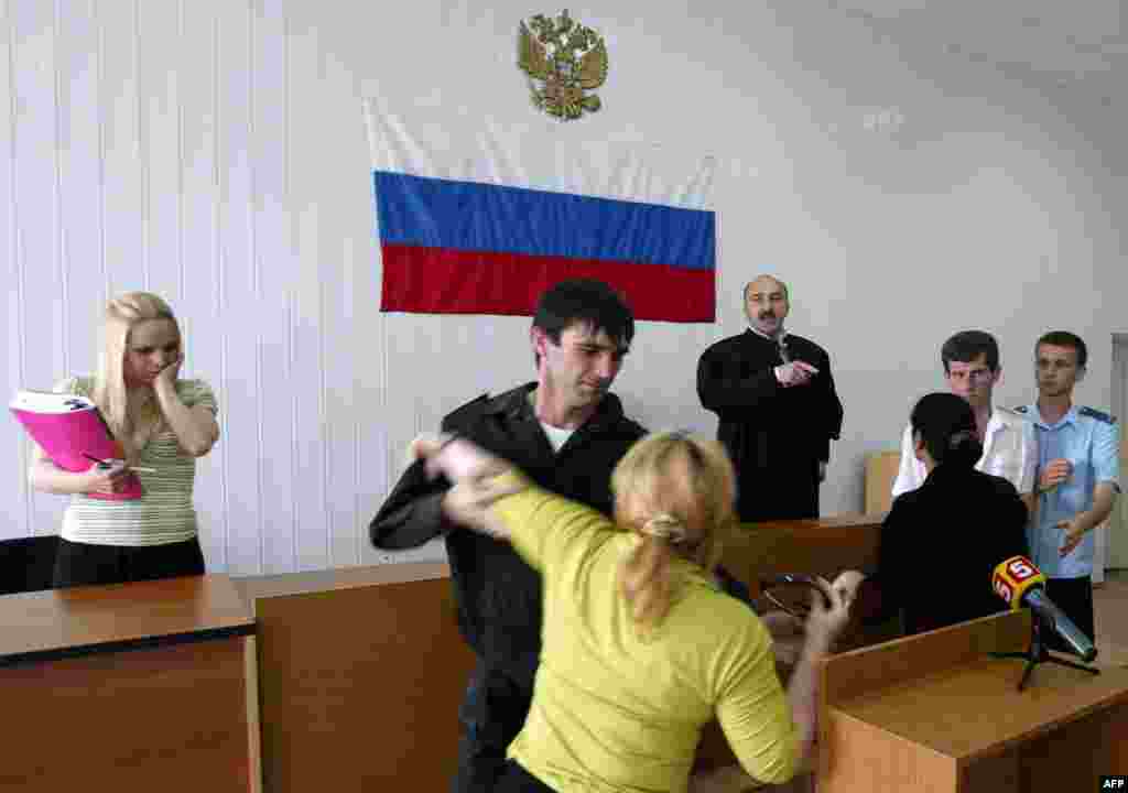 Бесланалъул къурбаназул ццим бахъарал гIагарал 2007 соналда букIараб диваналъул данделъиялда. Гьел разиял рукIинчIо таса махIлъиялъул гIайиб бугел милиционеразе амнистия кьеялдаса. 