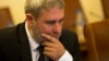 Боил Банов се оплака, че изнудван от „малка организирана престъпна група“.