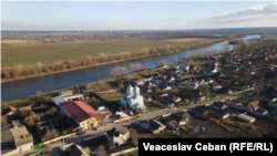Râul Nistru văzut de la Varnița (malul drept) înspre Parcani (malul stâng), decembrie 2024. Până la criza gazelor mai erau câteva zile.