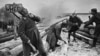 Радянські солдати готують плоти для форсування Дніпра, 1943 рік