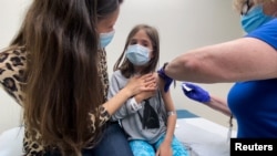 În țările în care tulpina Delta are deja o evoluție puternică, crește numărul cazurilor de COVID-19 în rândul copiilor. Specialiștii americani spun că cel mai mare risc se înregistrează acum în rândul copiilor.