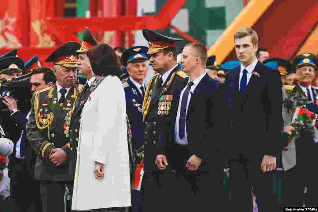 У белым — Натальля Качанава, кіраўніца адміністрацыі прэзыдэнта