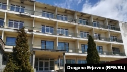 Tuširanje hladnom vodom u Studentskom domu Bjelave 