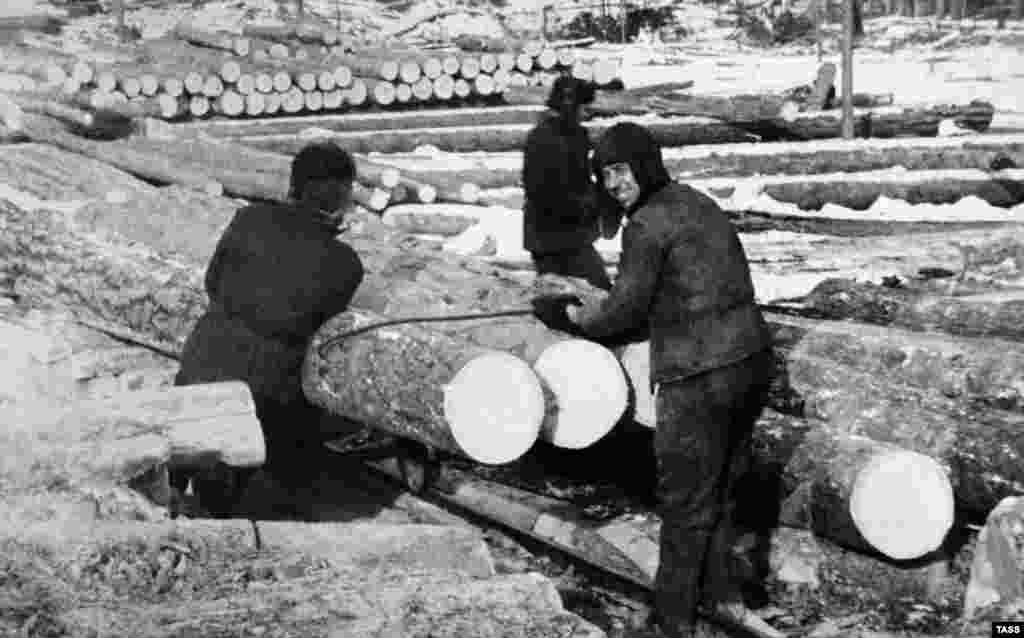 Sibirdə İrkutsk regionunda Stalin dövrünün ən böyük QULAQ düşərgəsi.
