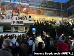 Studenti blokiraju ulaz u RTS u Beogradu, Srbija, 11. marta 2025.