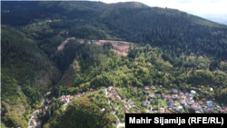 Klizište koje ugrožava stanovnike sarajevskog naselja Širokača oko 200 metara ispod gradilišta, Bosna i Hercegovina, 9.10.2024.