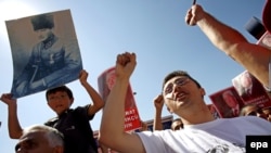 Anti-AK demonstrators in Istanbul