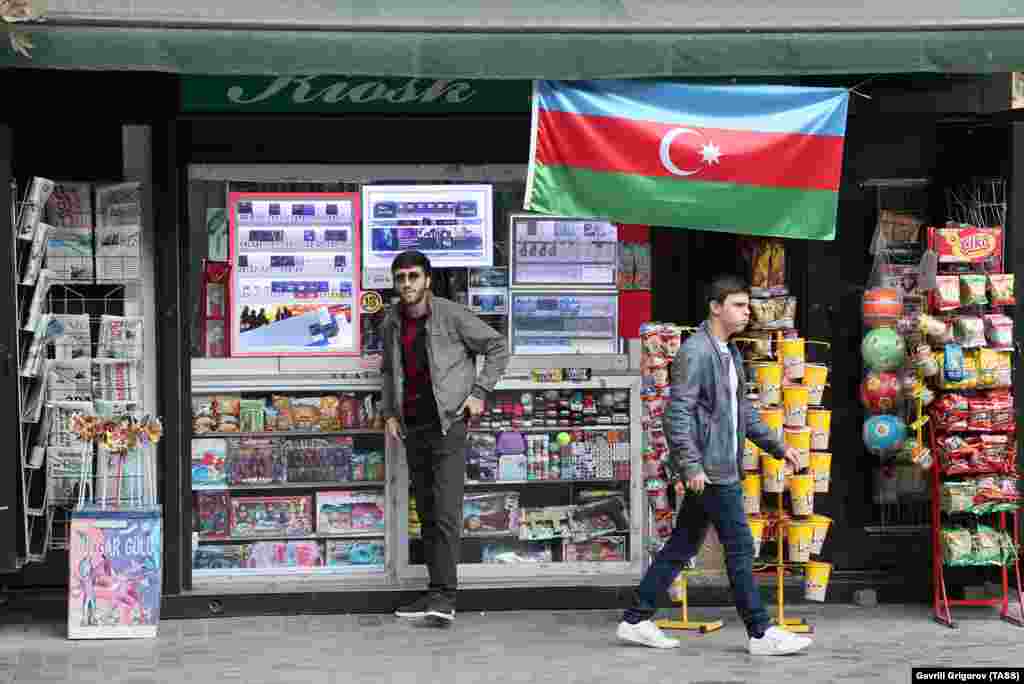 A street kiosk in Baku sports an Azerbaijani flag on November 4. 