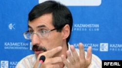 Евгений Жовтис, директор Казахстанского бюро по правам человека. Алматы, 25 августа 2009 года.