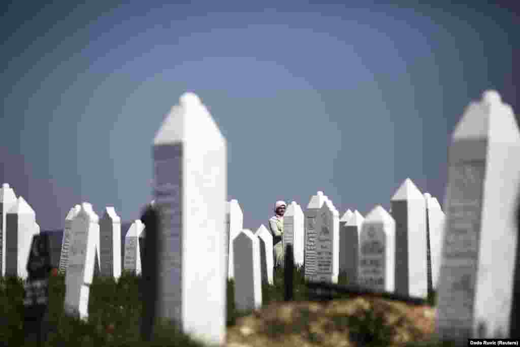 Bosna i Hercegovina - Sahrana posmrtnih ostataka tijela 11 Bošnjaka, pronađenih u masovnoj grobnici. Radi se o ljudima koje su ubile srpske vojne snage 1992.-1995. Vlasenica, 20. april 2013. Foto: REUTERS / Dado Ruvić