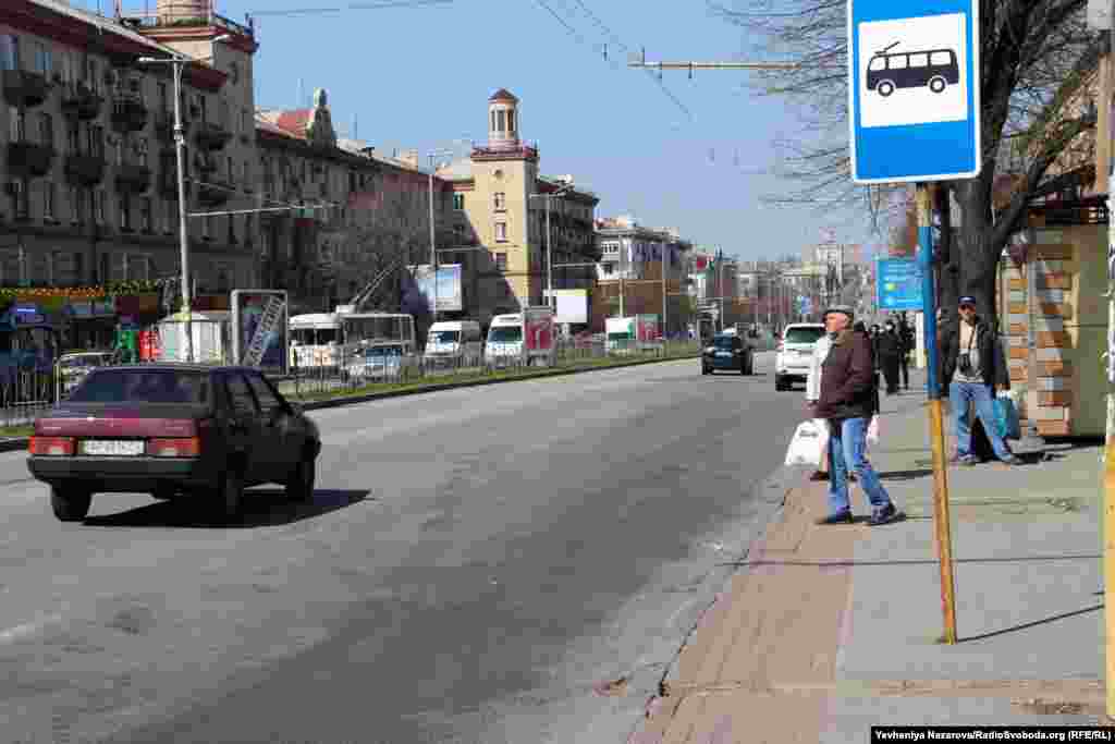 Міська влада зобов’язала городян носити маски в аптеках, продуктових магазинах, громадському транспорті, адміністративних установах та на промислових об’єктах