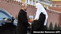 Президент Росії Володимир Путін (ліворуч) і Московський патріарх Кирило. Москва, 4 листопада 2018 року