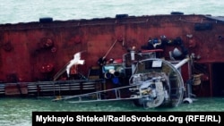 Зараз власник бункерувальника розробляє план робіт з прибирання судна та розраховує їхню вартість