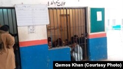 تر دې وړاندې په بنو کې هم د پښتون تحفظ غورځنګ غړي پولیسو ګرفتار کړي ول. 