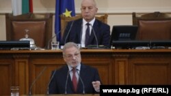 На трибуната е Чавдар Велинов