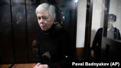2024-cü ildə "feyk" maddəsi ilə məhkum olunanlardan biri də pediatr Nadejda Buyanovadır.