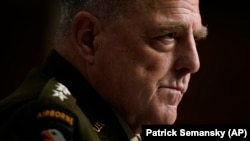 Predsjedavajući Združenog generalštaba general Mark Mili (Mark Milley) tokom rasprave u Odboru za oružane snage Senata o završetku vojnih operacija u Afganistanu i planovima za buduće protuterorističke operacije, 28. septembra 2021, u Vašingtonu.