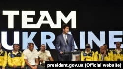 Канадський прем'єр Джастін Трюдо вітає українську команду «Ігор нескорених» напередодні відкриття змагань, 22 вересня 2017 року