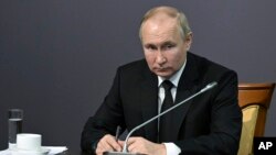 Аналітики зауважили, що Путін не скористався подією, щоб зробити якісь оголошення щодо війни в Україні