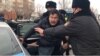 Казакстандын бийликтеги партиясы Мажилисте үстөмдүгүн сактап калмакчы, ал эми демонстранттар убактылуу кармалды