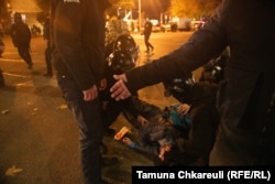 Рано сутринта на 29 ноември полицията обгражда ранен мъж на улица „Руставели“.