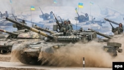 Українські танкісти на маневрах