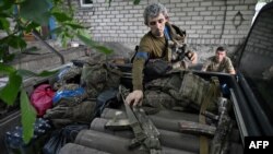 Мінометник 47-ї механізованої бригади ЗСУ готується до виконання завдання в районі Покровська Донецької області, Україна, 12 червня 2024 року
