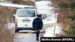 Policija u Tarčinu nadomak Sarajeva pretresa nekoliko kuća.