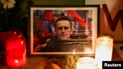 Memorial cosacrat memoriei opozantului rus Alexei Navalnîi a cărui moarte a fost anunțată de Serviciul Federal Penitenciar rus pe 16 februarie. 
