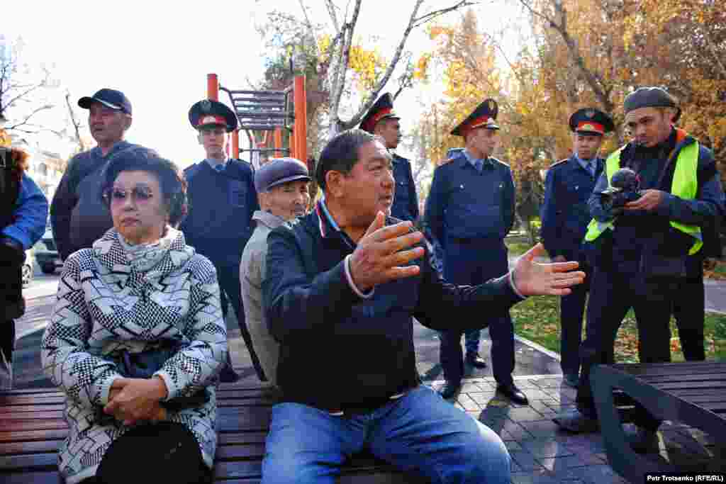 «Мы против Аблязова, но мы и против китайской экспансии, – говорили люди. – Мы с Аблязовым круассаны не жуём, мы едим наши лепешки!»
