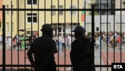 97-98% е шансът учебната година да е присъствена, ако мерките се спазват, каза министърът на образованието.