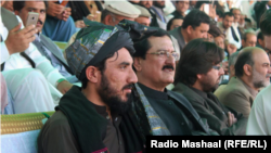کوټه: د پښتون ژغورنې غورځنګ مشر منظور پښتین او څنګ ته یې ناست د پښتون قامي جرګې مشر نواب ایاز خان جوګېزی. ۱۱مارچ ۲۰۱۸