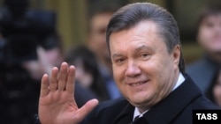 Виктор Янукович обращается к украинцам и мировым лидерам, находясь за пределами государства. президентом которого себя считает