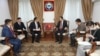 Министр Руслан Казакбаев менен Монголиянын Кыргызстандагы элчиси Ганхуяг Содном. 29-октябрь, 2021-жыл. Бишкек.
