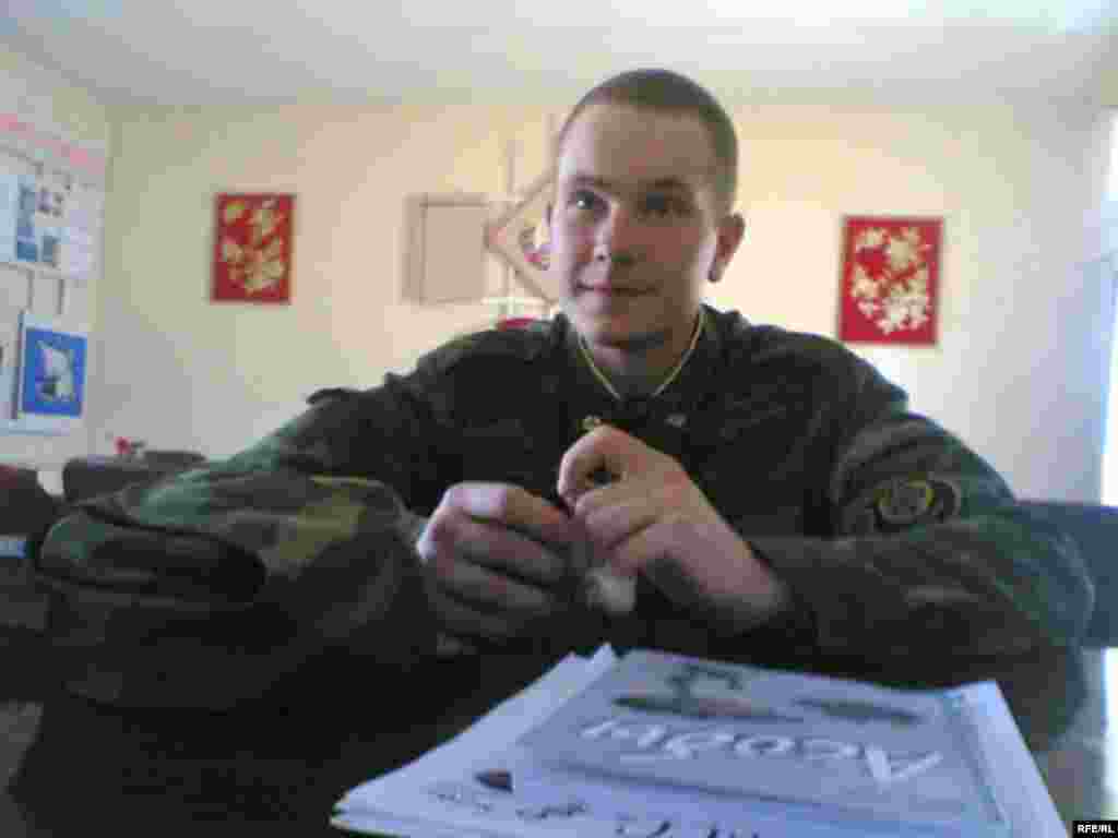 Сябра партыі БНФ Зьміцер Жалезьнічэнка ў войску