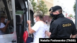 Bjeloruska policija posljednjih je dana privela na desetke novinara, Minsk