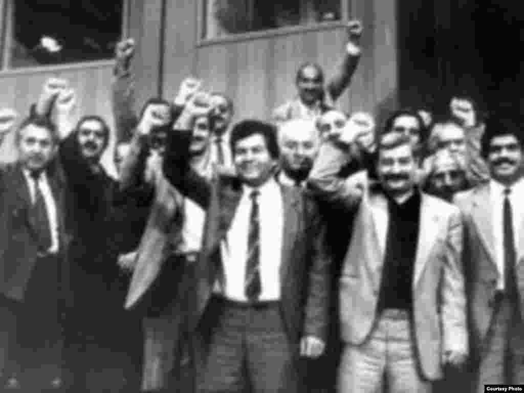 Ali Sovetdə Azərbaycanın müstəqillik haqqında Konstitusiya Aktının qəbulundan dərhal sonra, 18 oktyabr 1991.