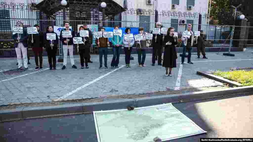 27 сентября под посольством России в Киеве провели XV акцию «Где Эрвин?»