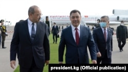 Кыргызстандын президенти Садыр Жапаров менен Өзбекстандын премьер-министри Абдулла Арипов. 11-март, 2021-жыл. Ташкент шаары. 