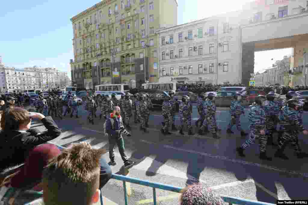Несмотря на многотысячные акции по всей России, ни один федеральный телеканал не сообщил о протестах.