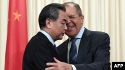 Міністр закордонних справ Росії Сергій Лавров (п) і голова МЗС Китаю Ван Ї на переговорах у Москві, травень 2017 року
