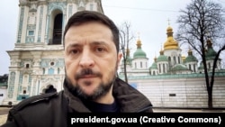 Володимир Зеленський додав, що частину потрібного фінансування можливо забезпечити з бюджету, щодо решти – «обговоримо з європейцями та американцями»