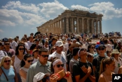Administrația complexului de pe Acropole va reduce și orele de vizitare. Din cauza căldurii, nu va mai fi posibilă intrarea în mijlocul zilei, în timpul verii.