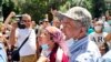 Родственники и сторонники активиста Байболата Кунболатулы у здания полиции требуют его освобождения. Алматы, 24 июня 2021 года.
