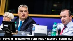 Viktor Orban, alături de liderul PPE, Manfred Weber